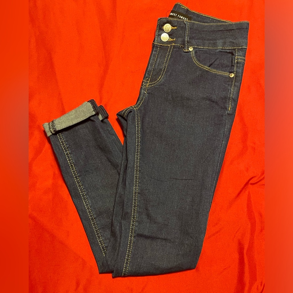 JUNIOR’S WOMAN ALMOST FAMOUS SKINNY CROP JEANS SIZE 1 NWOT